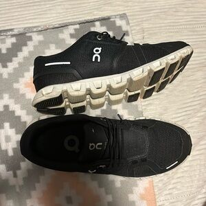 On cloud size 7 women’s running shoes